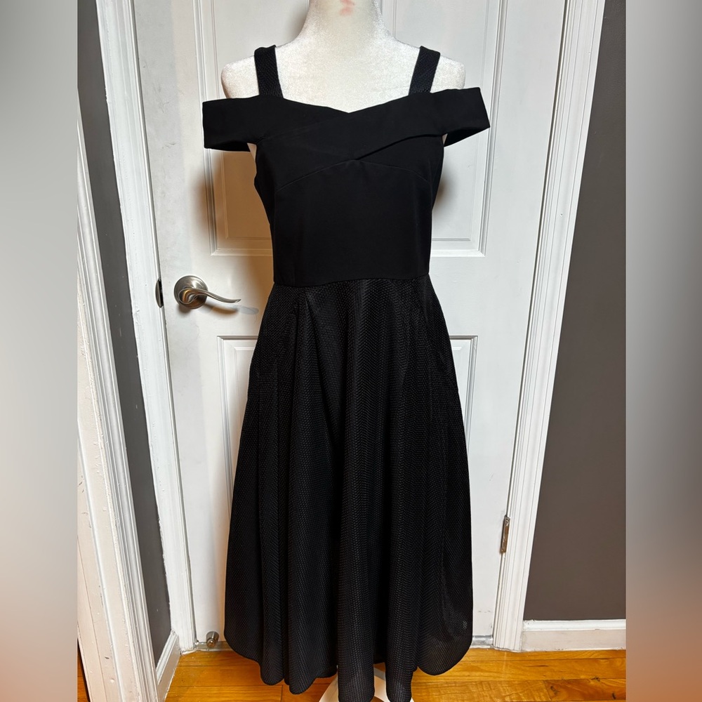 Elliatt Black Off-Shoulder Midi Dress